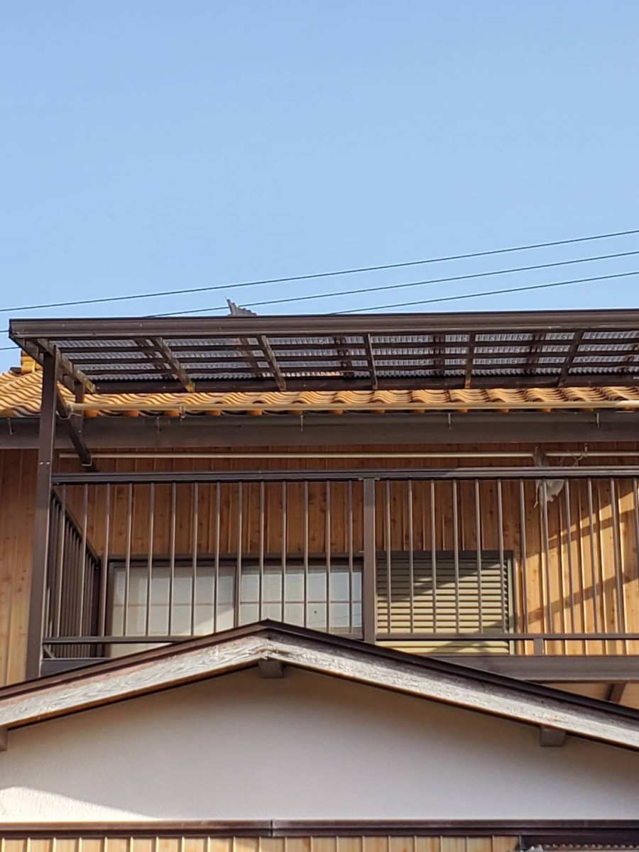 山本サッシ店 東紀州の屋根材を張り替えるだけで、毎日が明るくなります‼️ 《ミル商事様現場》の施工前の写真1
