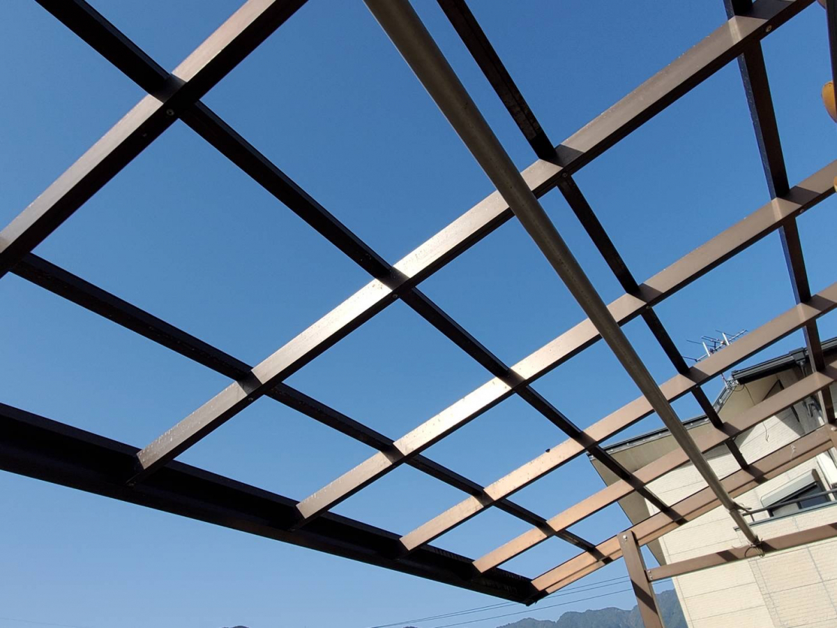 山本サッシ店 東紀州の屋根材を張り替えるだけで、毎日が明るくなります‼️ 《ミル商事様現場》の施工前の写真2