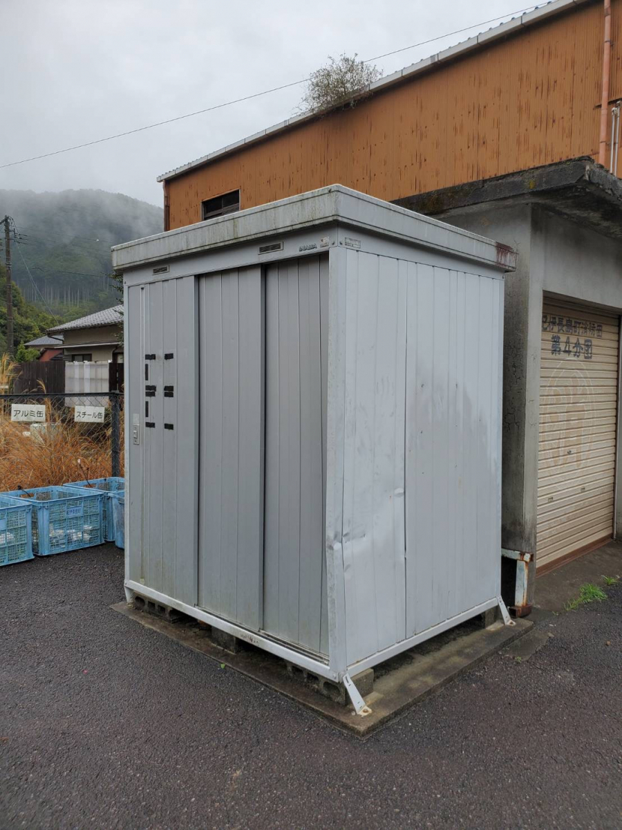 山本サッシ店 東紀州のイナバ物置の修理です‼︎ 《大末建設様現場》の施工前の写真1