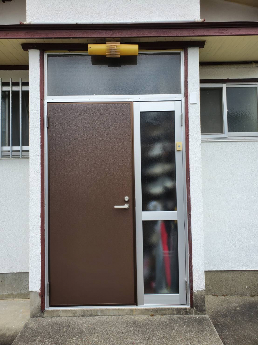 山本サッシ店 東紀州のアパートのドア本体のみ交換工事‼︎の施工後の写真2