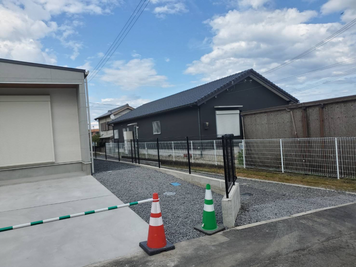 山本サッシ店 東紀州のフェンスで境界を‼︎ 《アサヒ住宅様現場》の施工後の写真1