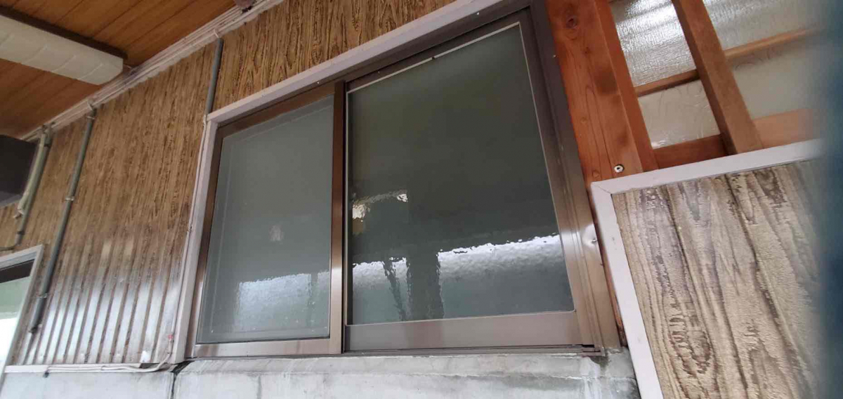 山本サッシ店 東紀州のお風呂の窓に網戸を取り付けました‼の施工後の写真1