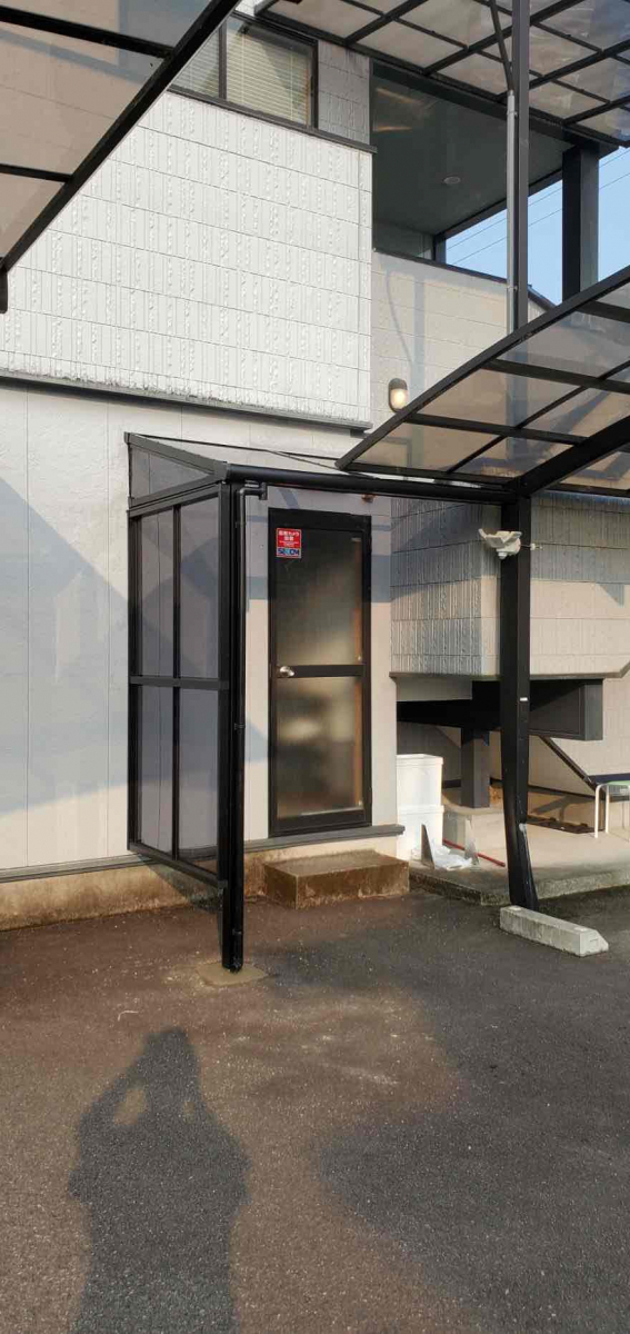 山本サッシ店 東紀州の≪テラス工事≫玄関屋根を取替えました‼ 島田興業様現場 某所(尾鷲市)の施工後の写真1