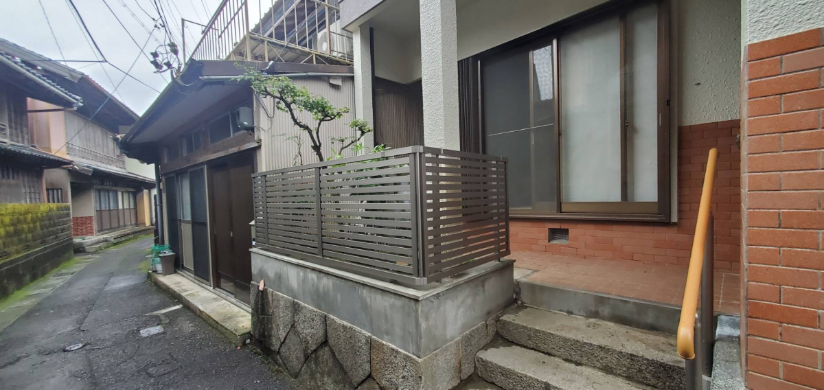 山本サッシ店 東紀州の《フェンス》花壇にフェンスを取付ました‼︎ 仲嘉建設様現場の施工後の写真1