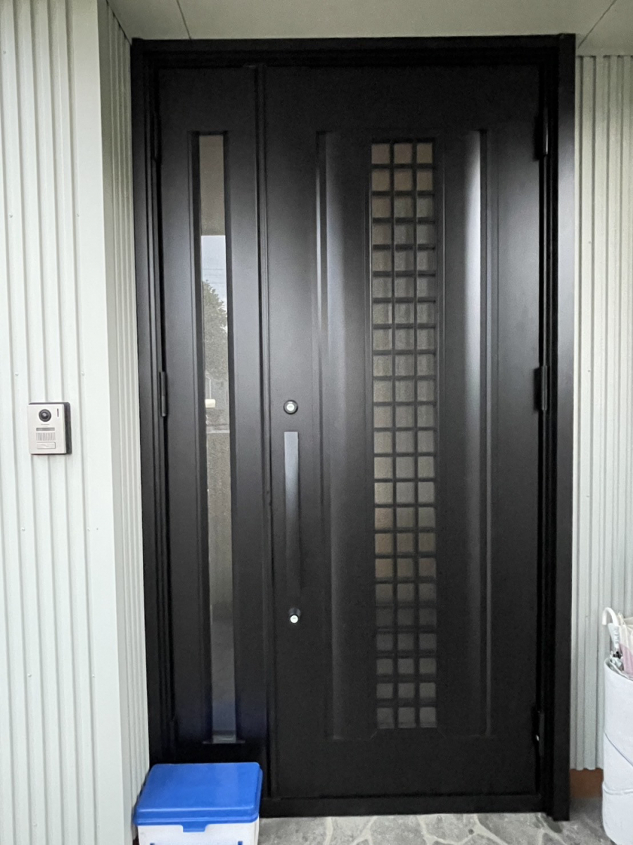 山本サッシ店 東紀州の玄関が新しく、機能を変更させて生まれ変わりました‼︎ ㈲倉本工務店様現場の施工後の写真1