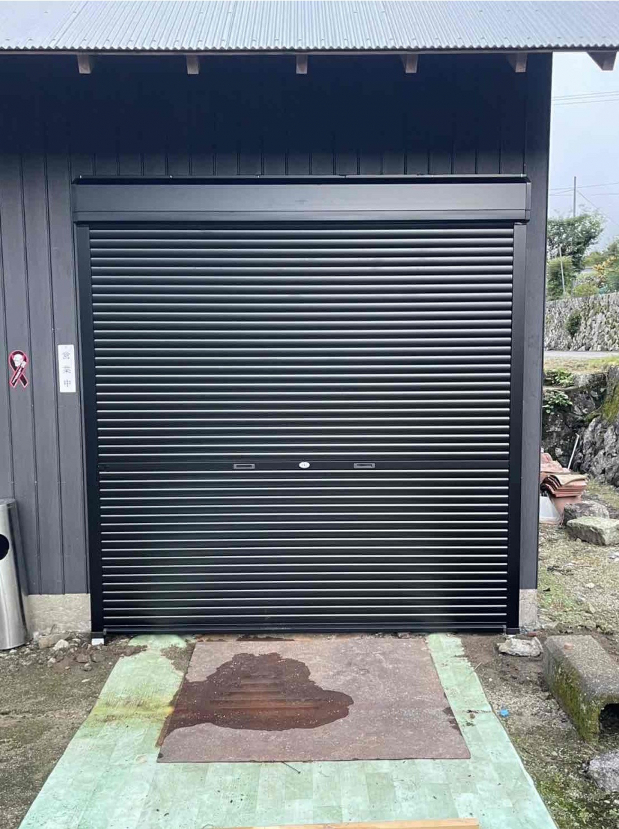 山本サッシ店 東紀州のガレージを使い易く‼︎楽しい場所に😊 リフォーム工事‼️の施工後の写真2