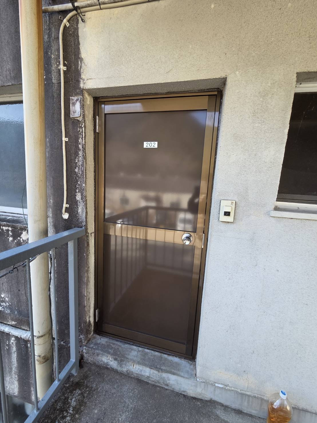 山本サッシ店 東紀州の入り口のドア交換です🚪　西尾不動産様現場の施工後の写真1