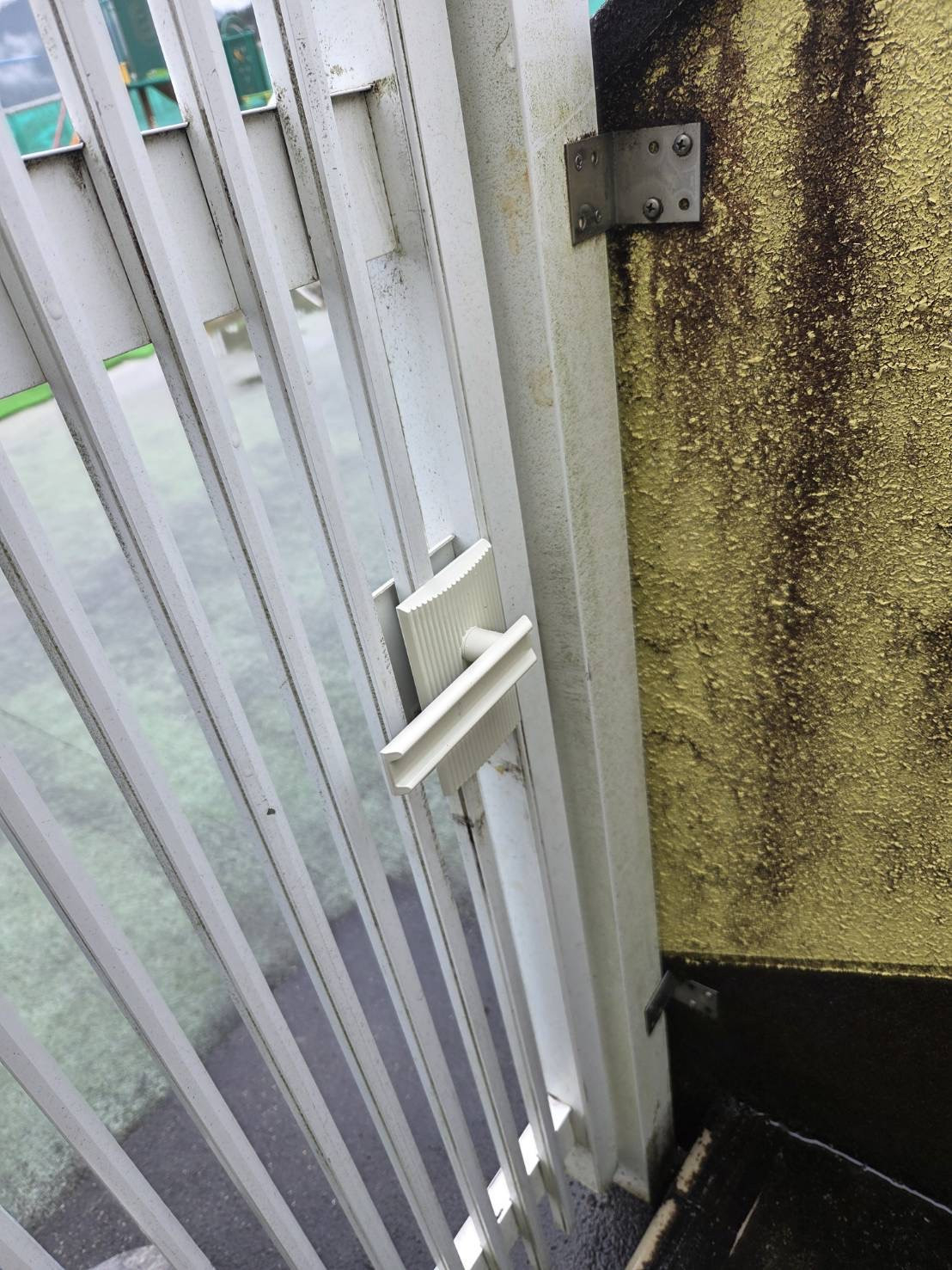 山本サッシ店 東紀州のメーカー不明？の門扉の壊れたハンドルを取り替えました💦の施工後の写真1