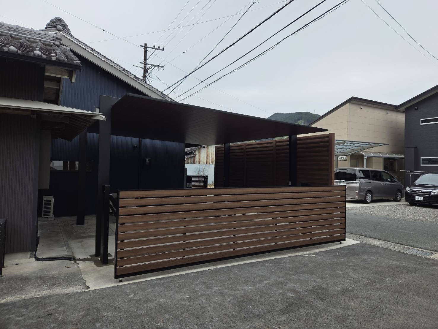 山本サッシ店 東紀州の🚘カースペースを綺麗に仕上げフル装備に‼︎  田中工業様現場の施工前の写真1