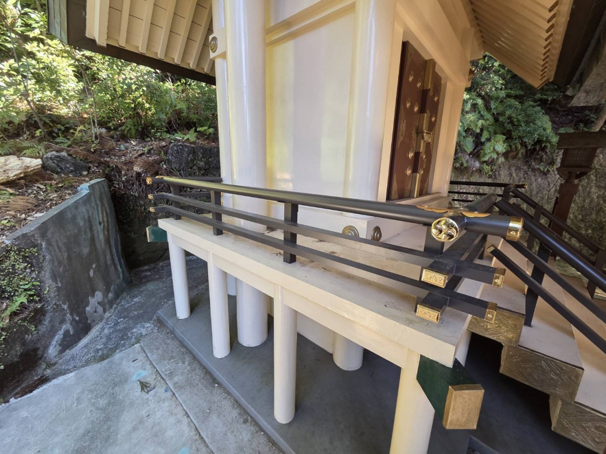 山本サッシ店 東紀州の⛩️神社 化粧飾りの修理交換をさせて頂きました‼️ 中村組様現場の施工後の写真1