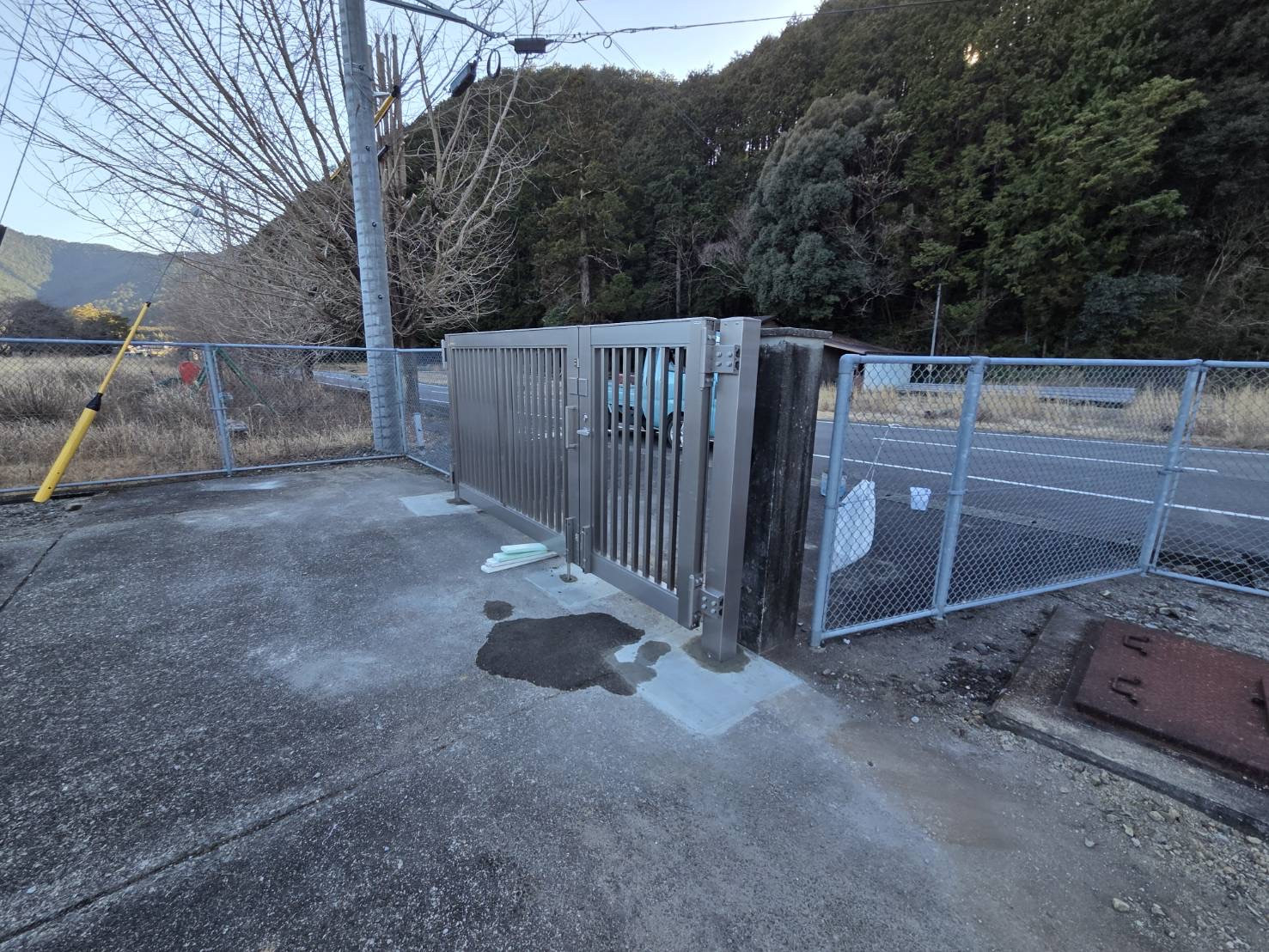 山本サッシ店 東紀州のスチール門扉を、アルミの大型門扉に取り替えました‼️ 太田工務店様現場の施工後の写真2