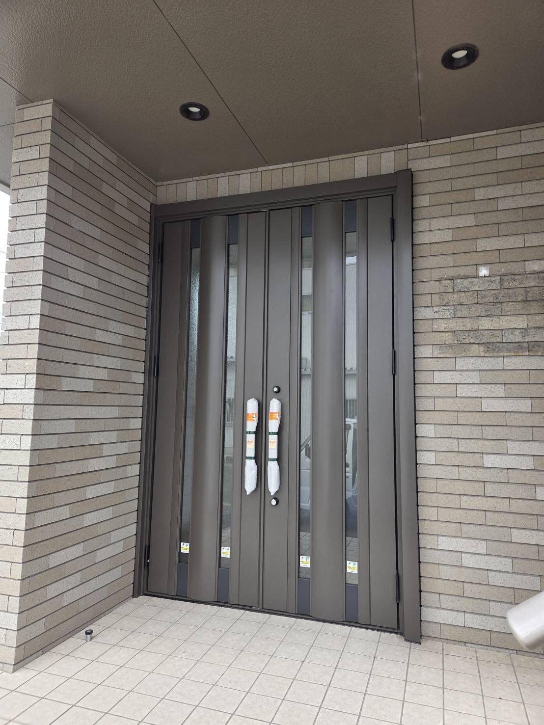 山本サッシ店 東紀州の玄関🚪ドアを新しく入れ替えました‼️ たくみ建築様現場の施工後の写真1