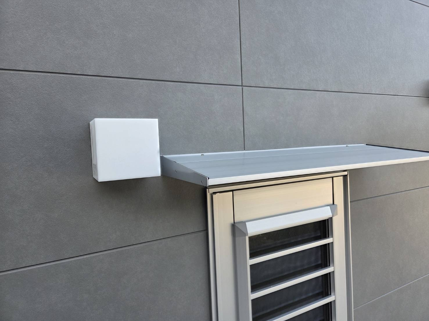 山本サッシ店 東紀州の勝手口に庇を取付させて頂きました‼️ アサヒ住宅様現場の施工前の写真1