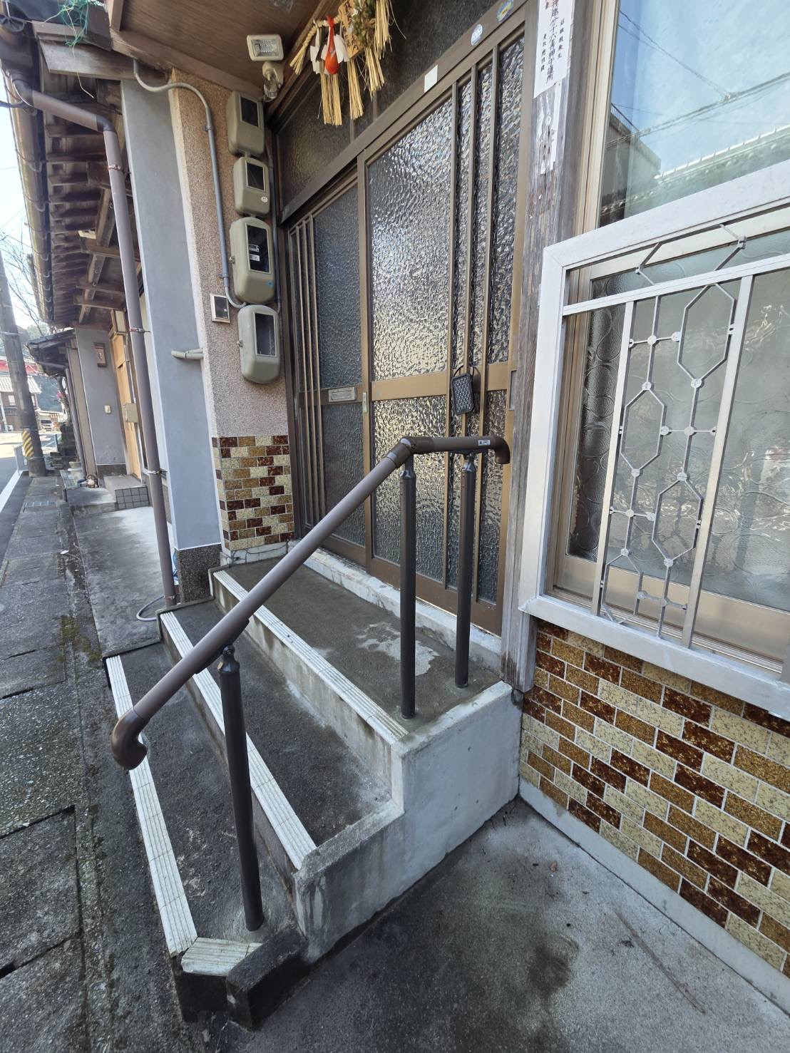 山本サッシ店 東紀州の階段に手摺を取り付けさせて頂きました‼️ 大末建設様現場の施工後の写真1