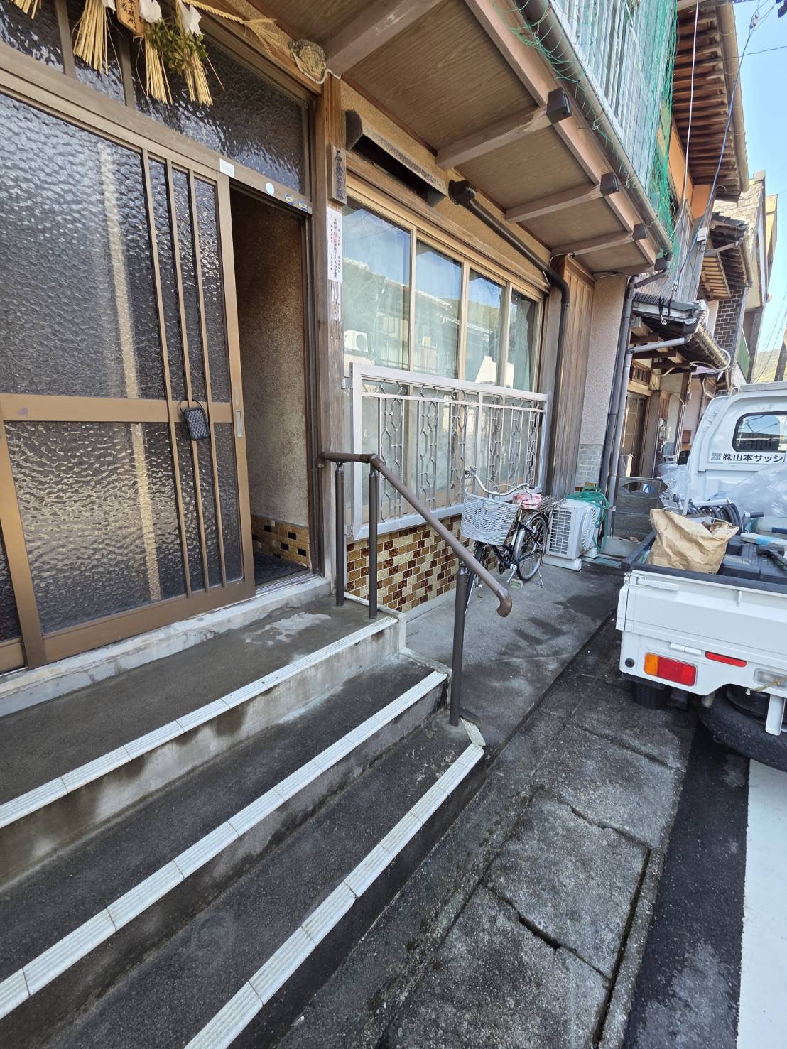 山本サッシ店 東紀州の階段に手摺を取り付けさせて頂きました‼️ 大末建設様現場の施工後の写真2