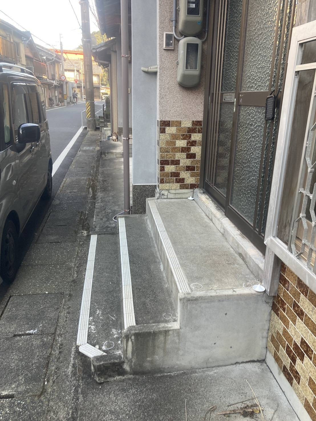 山本サッシ店 東紀州の階段に手摺を取り付けさせて頂きました‼️ 大末建設様現場の施工前の写真2