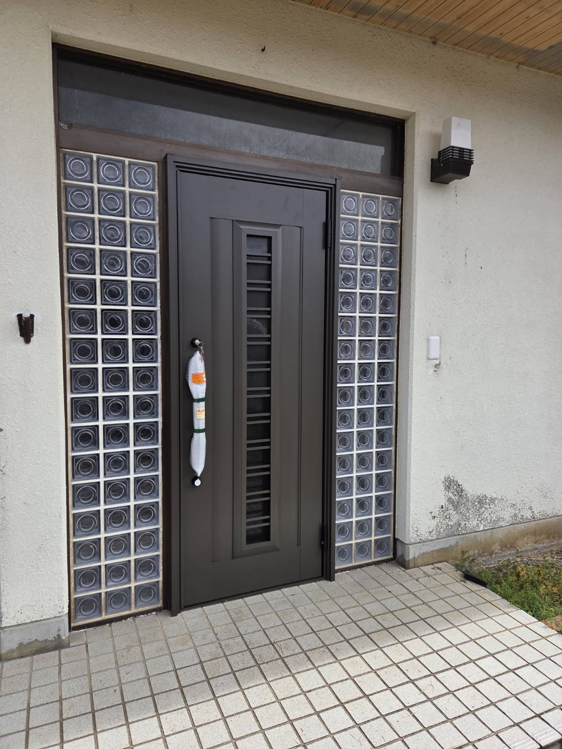 山本サッシ店 東紀州の玄関🚪ドアを新しく‼️ 山本大工様現場の施工後の写真1