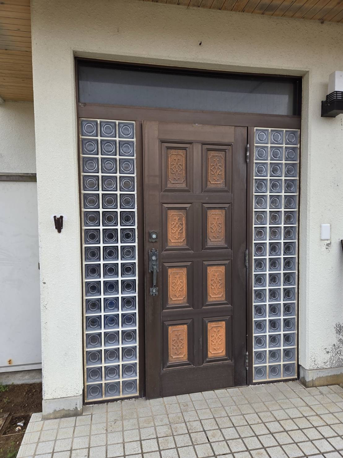 山本サッシ店 東紀州の玄関🚪ドアを新しく‼️ 山本大工様現場の施工前の写真1