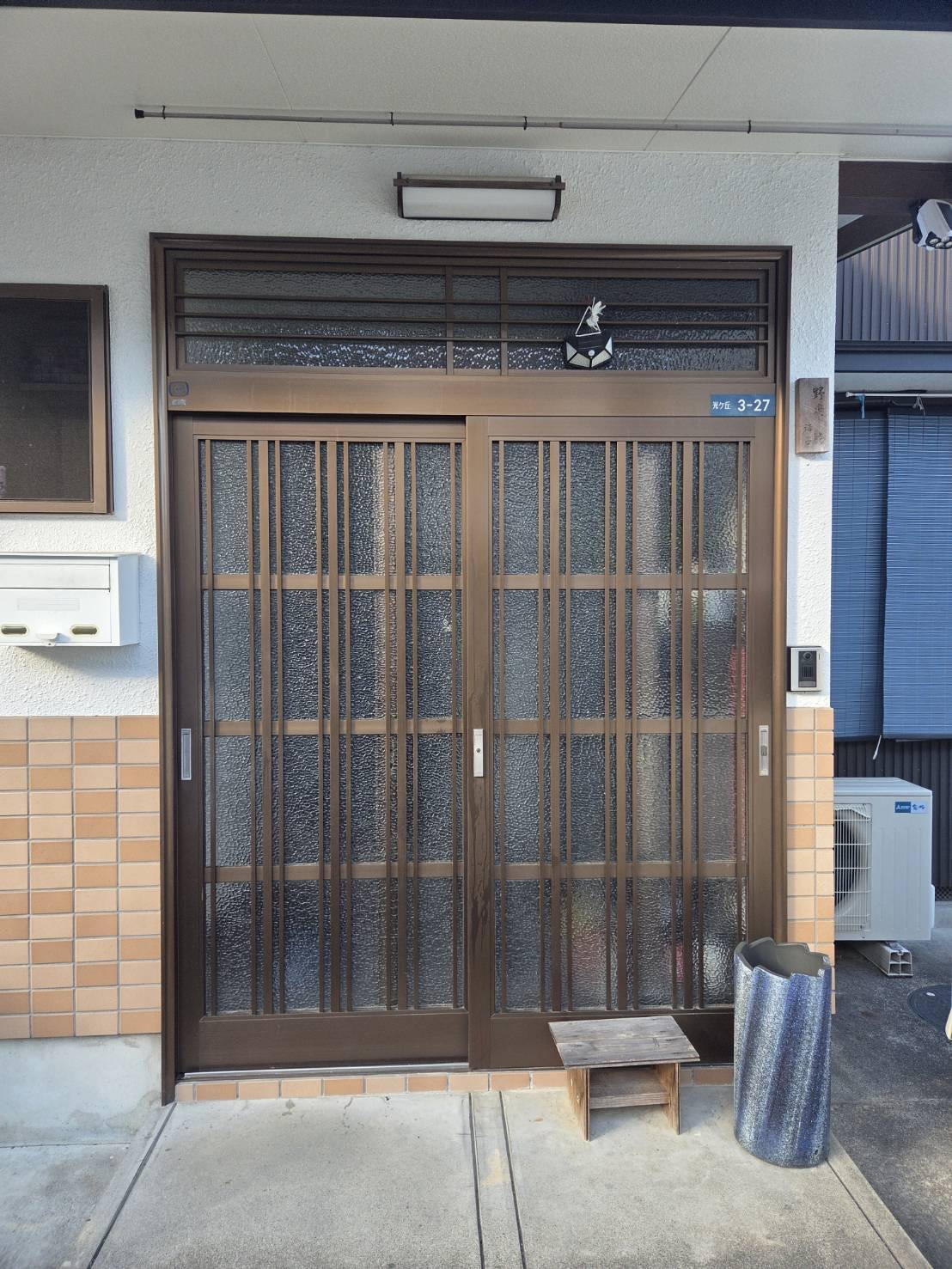 山本サッシ店 東紀州の玄関を変えるだけでこんなにオシャレに‼️の施工前の写真1