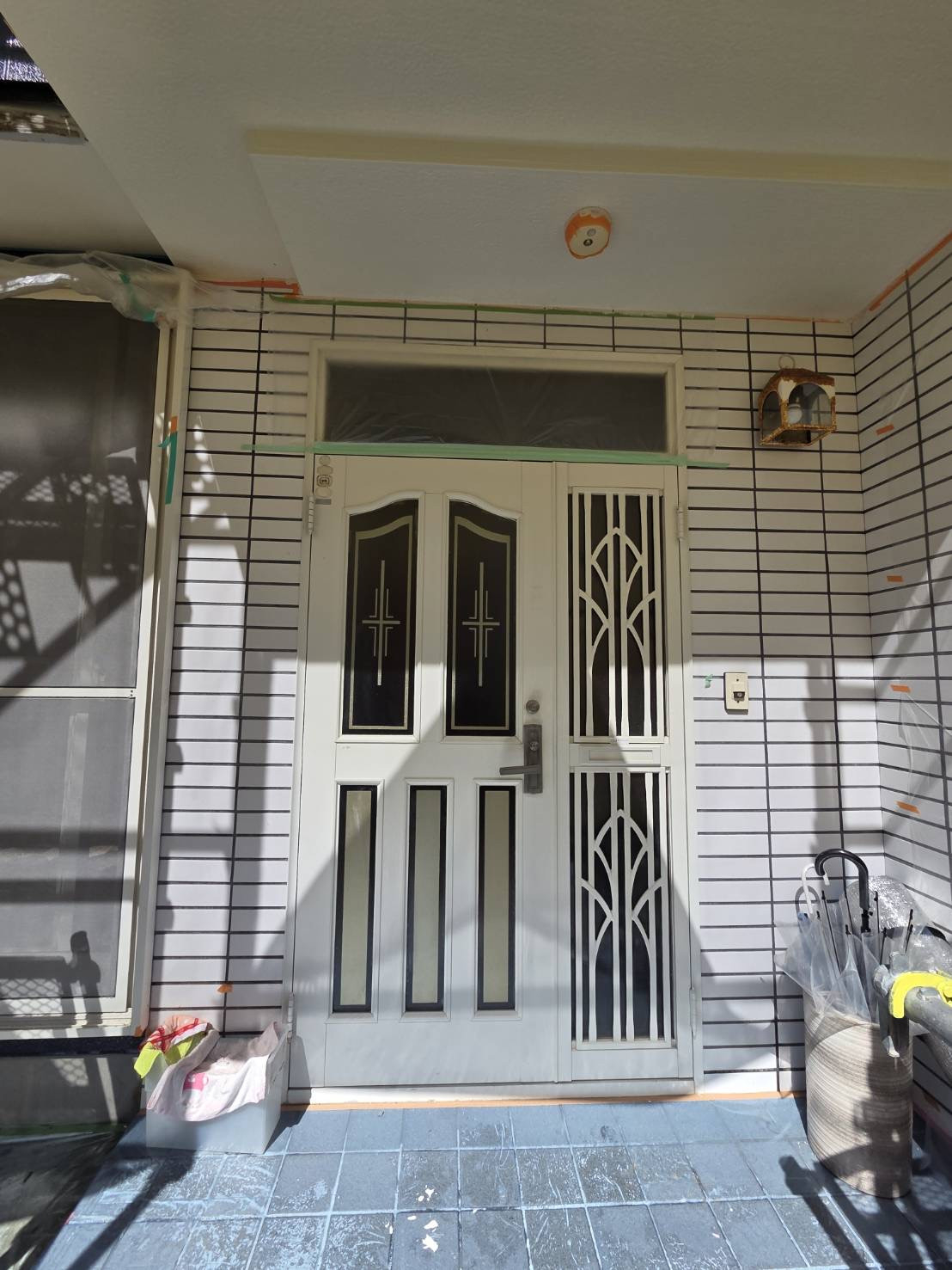 山本サッシ店 東紀州の🚪玄関を気持ちよく、快適に… ㈲岡﨑建築様 現場の施工前の写真1