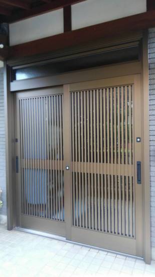 ワタヤサイズのスッと軽く開く玄関へ取替施工事例写真1