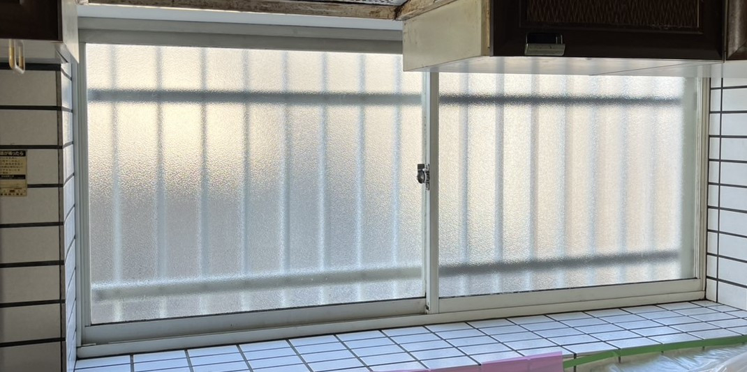 ワタヤサイズのキッチンの窓リフォームの施工前の写真1