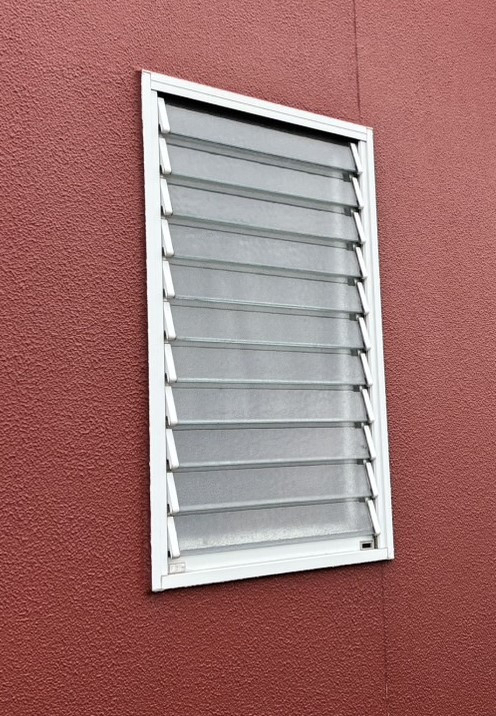 ワタヤサイズのルーバー窓を取り替えませんか？の施工前の写真1