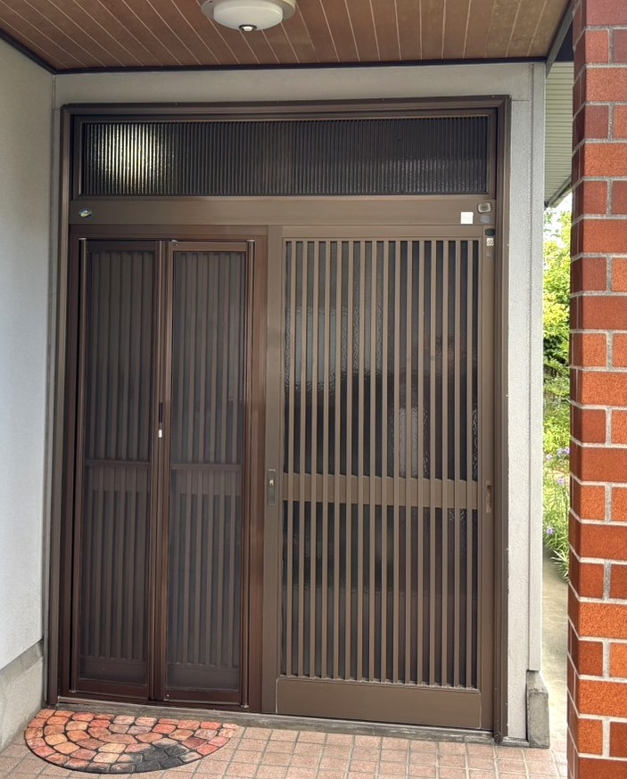 ワタヤサイズの1dayリフォーム玄関の施工前の写真1