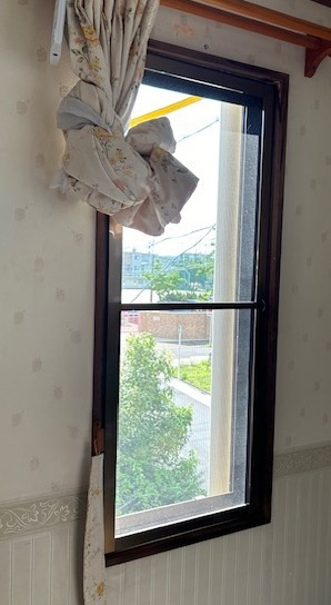 コダマサッシの障子の部品が割れてしまい開閉出来なくなりましたの施工前の写真1