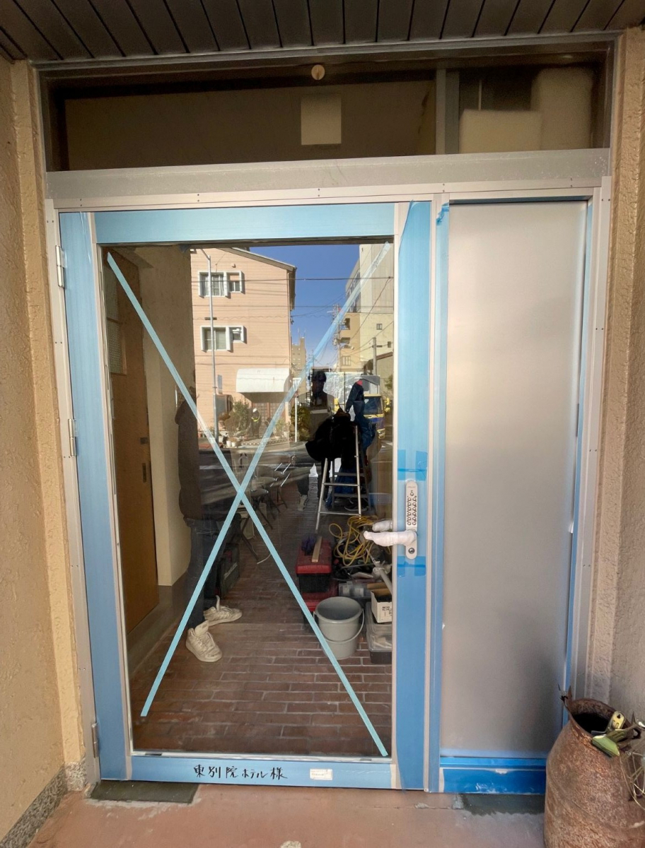 コダマサッシの玄関カバー工法の施工後の写真1