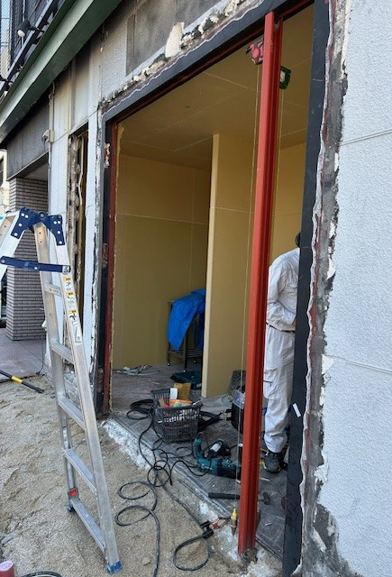 コダマサッシのドア　サッシ　取付の施工後の写真1