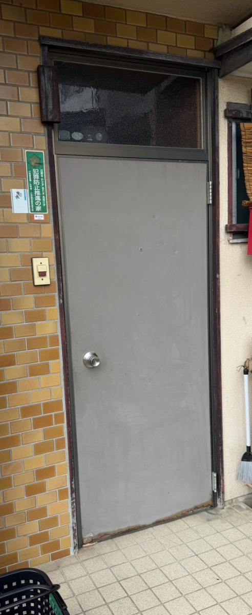 パーフェクトの玄関ドアのみを取替えました!!の施工前の写真1