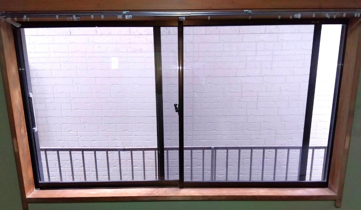 青梅トーヨー住器 上尾店の窓リフォーム　内窓インプラスの施工前の写真1