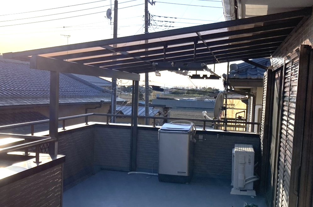 青梅トーヨー住器 上尾店のテラス屋根リフォームの施工後の写真1
