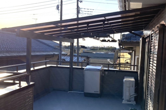 青梅トーヨー住器 上尾店のテラス屋根リフォーム施工事例写真1