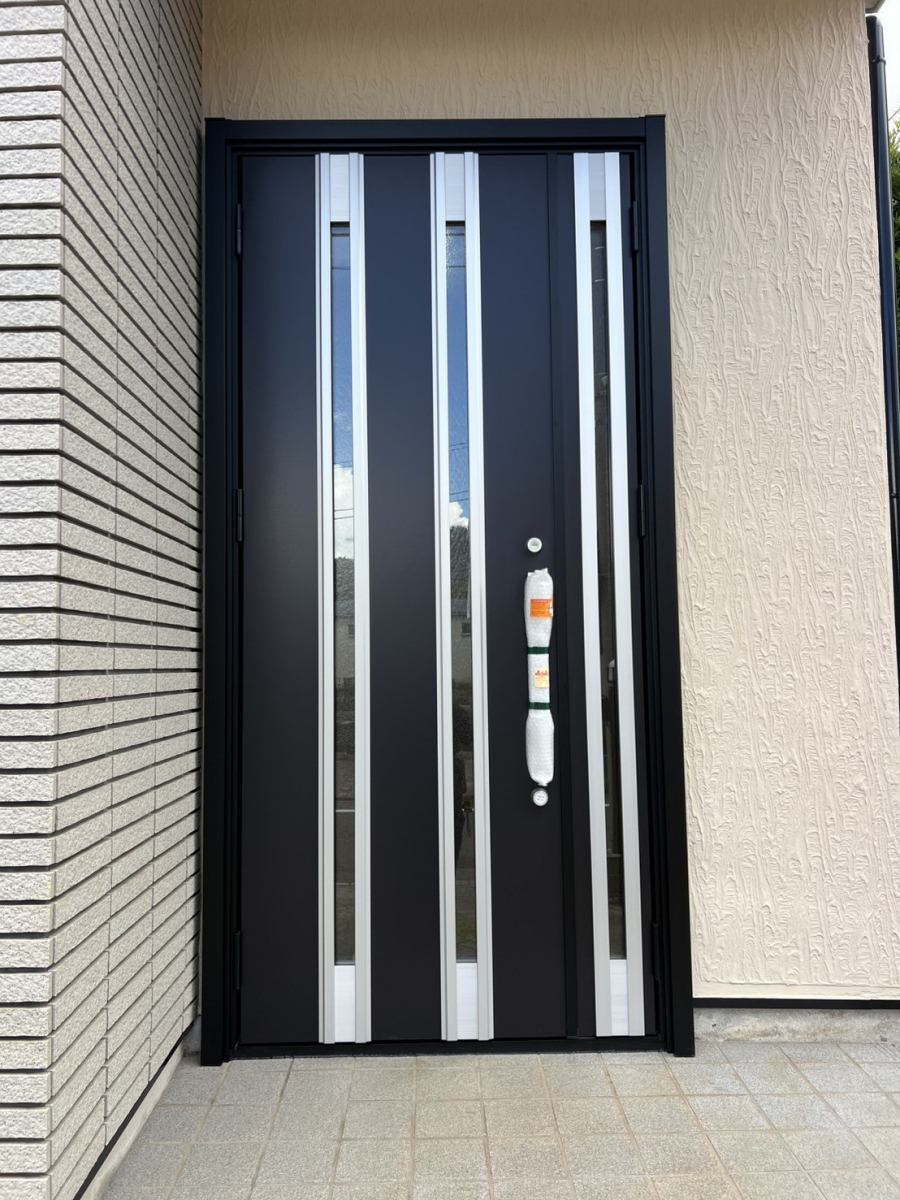 青梅トーヨー住器 上尾店の【埼玉県桶川市】毎日の「ただいま」がもっと心地よくなる！リシェント玄関ドアのおすすめポイント！の施工後の写真1