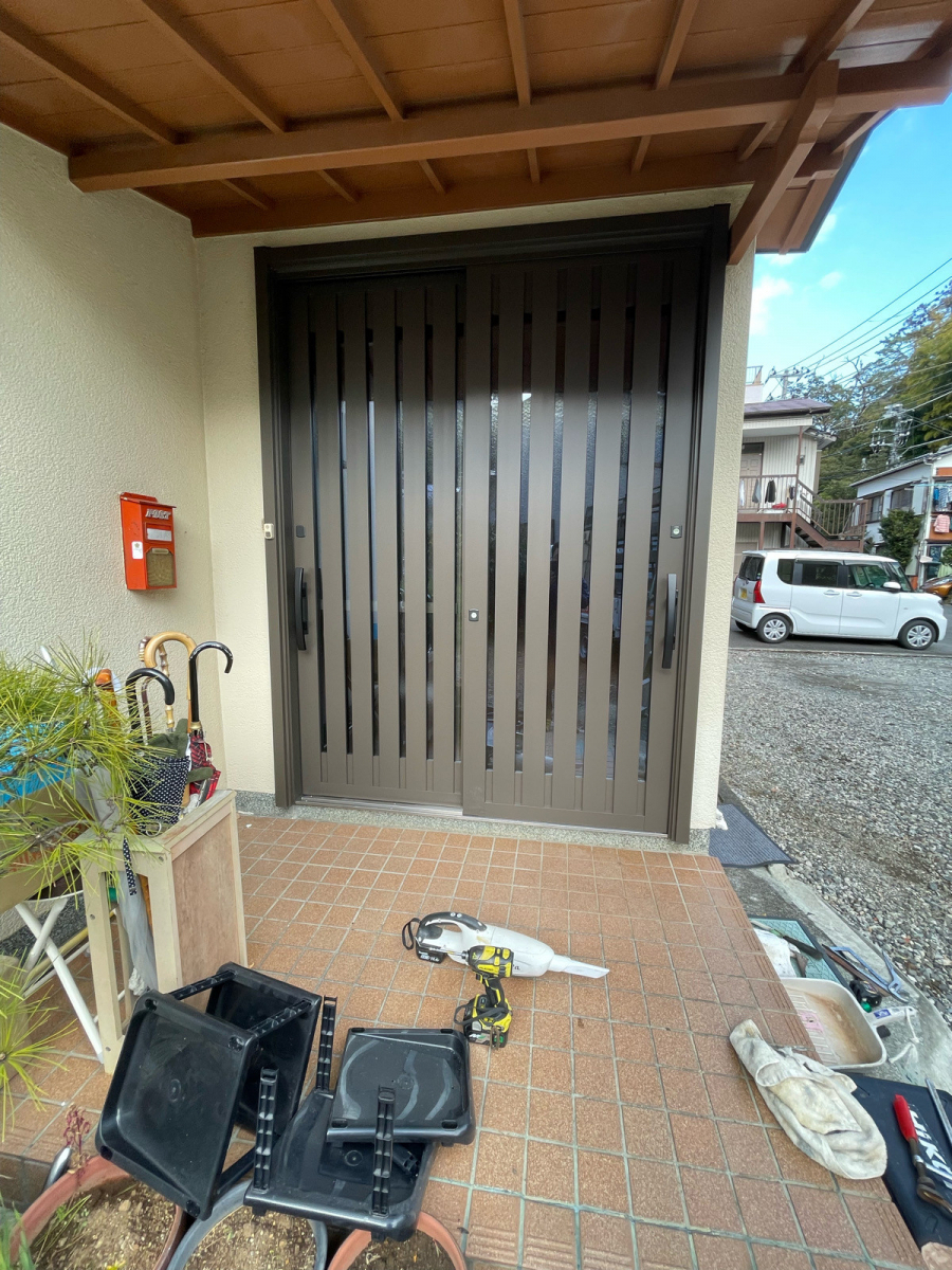 河津アルミの玄関引戸を１ＤＡＹリフォームの施工後の写真1
