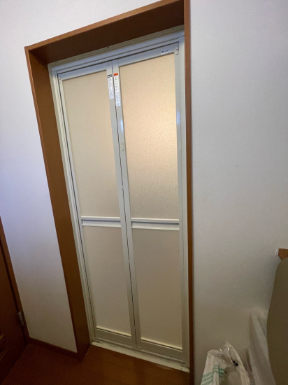 河津アルミの浴室ドアから折れ戸へリフォーム施工事例写真1