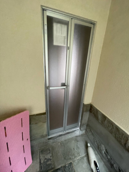 河津アルミの浴室ドア交換施工事例写真1