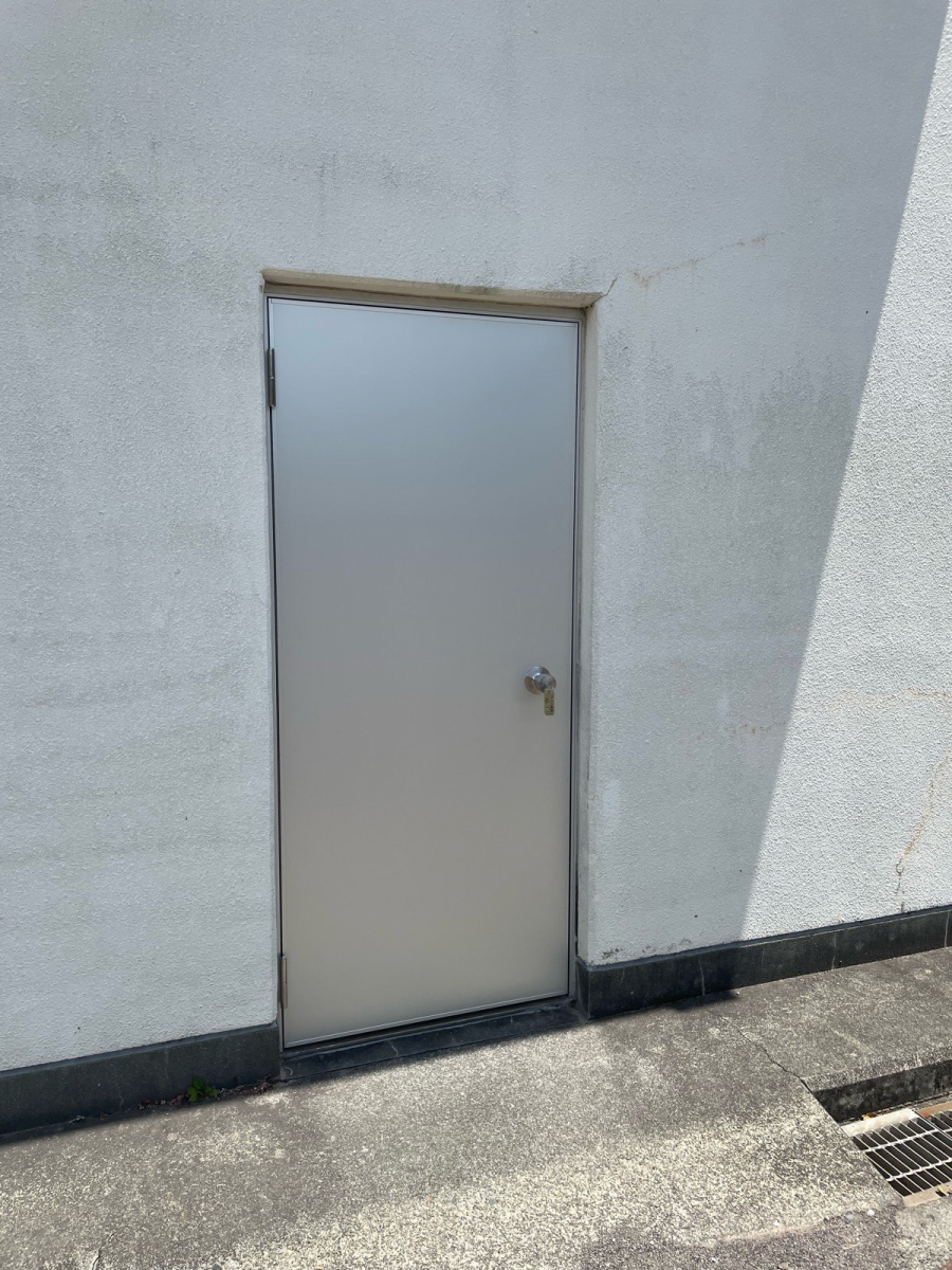 河津アルミの河津町/ドア交換/カバー工法の施工後の写真1