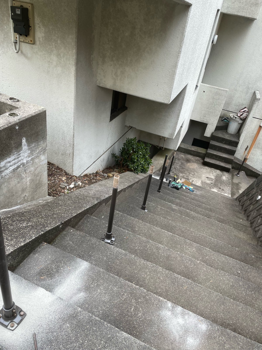 河津アルミの東伊豆町稲取/歩行者手すりの施工前の写真1