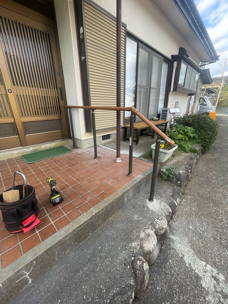 河津アルミの河津町／歩行者手すり／介護保険の施工前の写真1