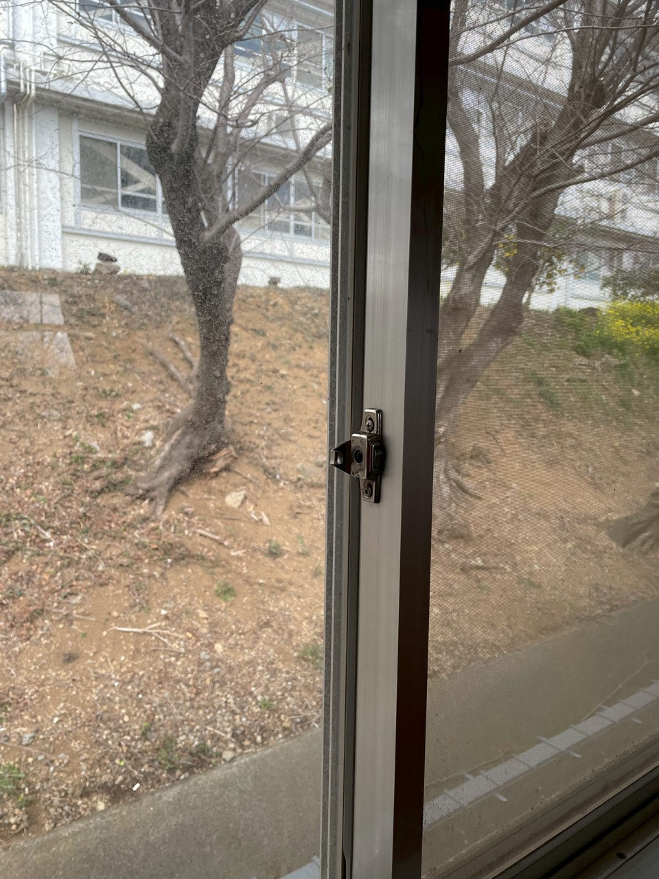 河津アルミの東伊豆町／クレセント交換の施工前の写真1