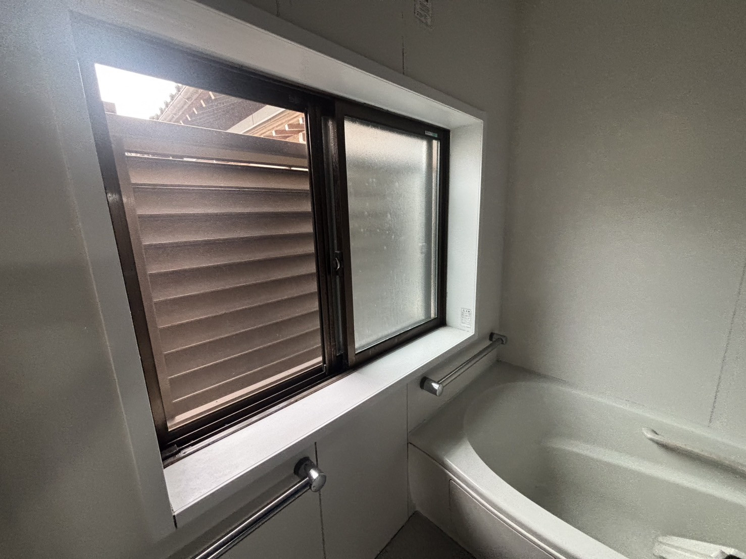 アルキャンの内窓インプラス施工の施工前の写真1