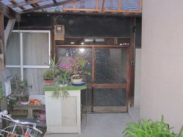 村島硝子商事のリクシル１Dayリフォーム　リシェント玄関引き戸取り換え工事の施工前の写真1