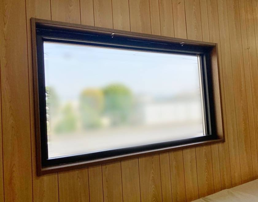 村島硝子商事の引違窓からFIX窓へのリフォームで、キレイな展示へ！！の施工前の写真3