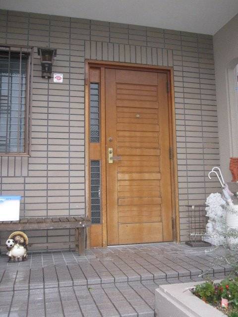 村島硝子商事のリシェント玄関ドア工事の施工前の写真1