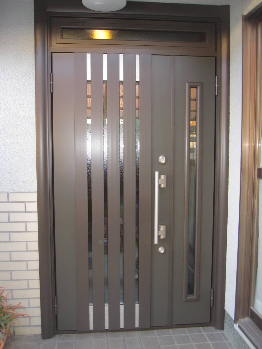 村島硝子商事の玄関ドア取り換え工事の施工後の写真1