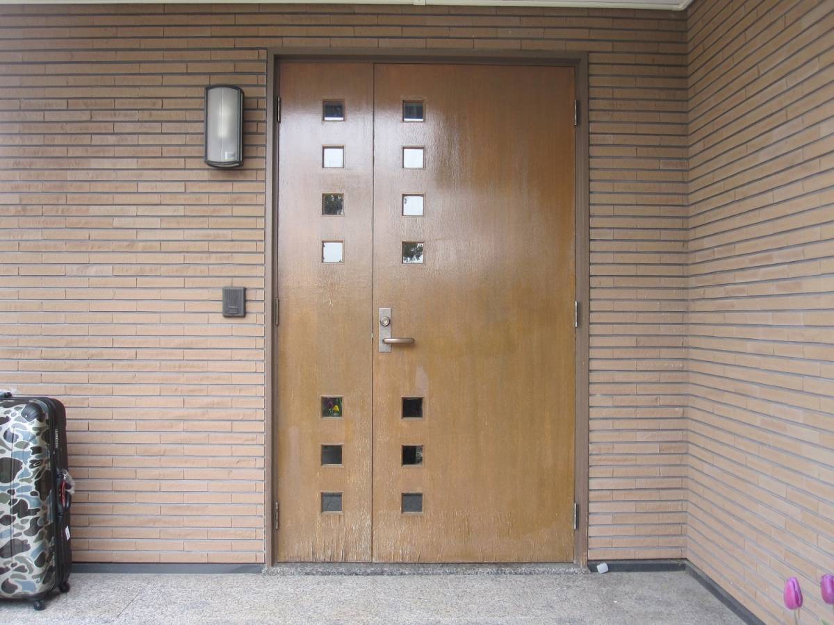 村島硝子商事の玄関ドアリフォーム工事の施工前の写真1