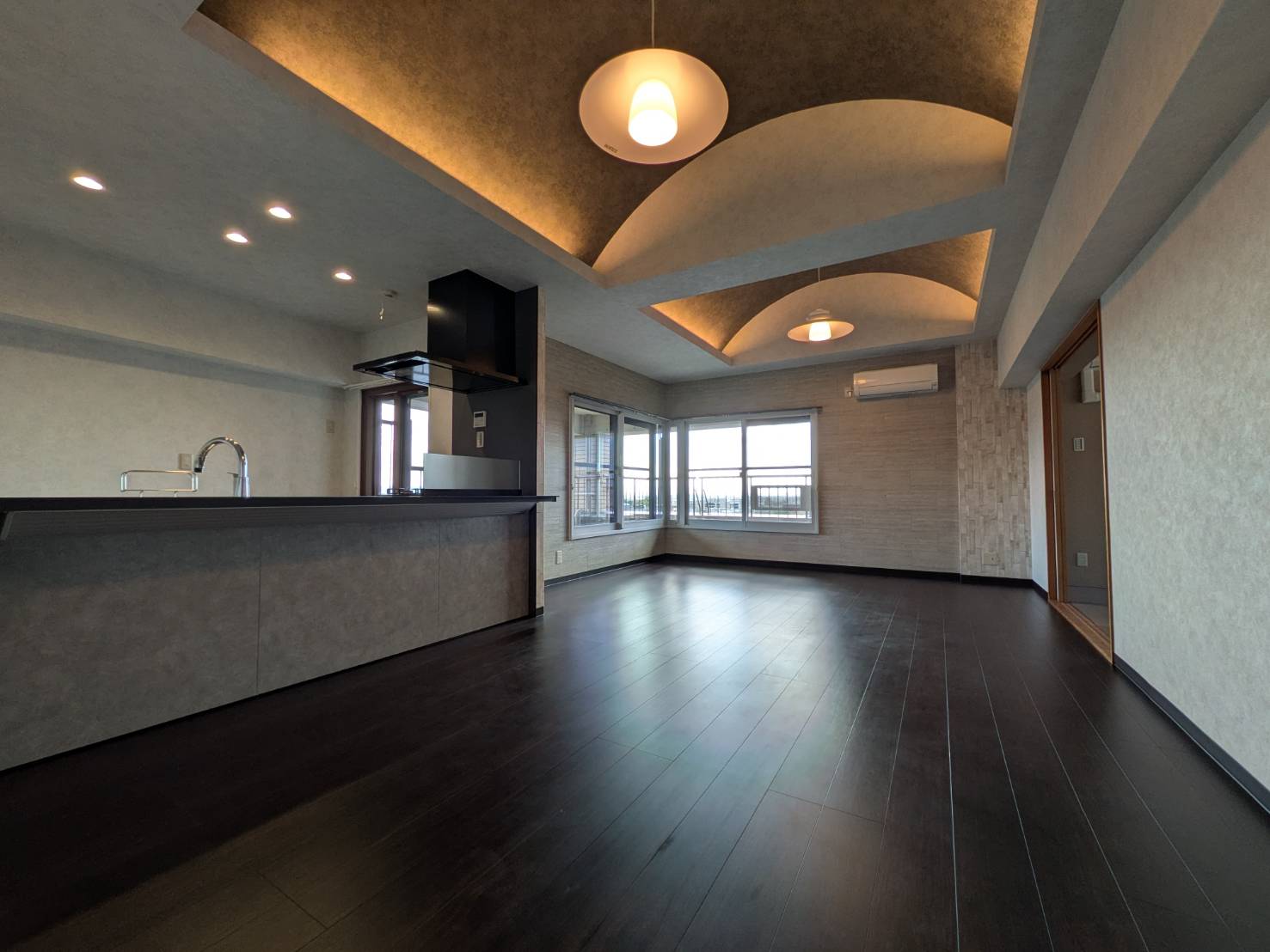 スリースターの京都市北区:賃貸マンション改装に伴うサッシ交換工事(サッシカバー工法)の施工事例詳細写真1